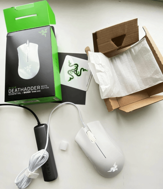 Razer Viper Ultimate - Souris de Jeu sans Fil avec Station de Chargement - Mercury Razer Viper Ultimate - Souris de Jeu sans Fil avec Station de Chargement - Mercury
