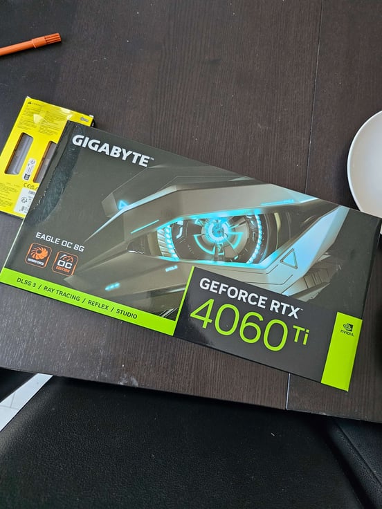 RTX 4060 Ti 8GB GIGABYTE☆使用頻度低め☆彡 GIGABYTE GeForce RTX 4060 TI EAGLE 8GB Carte graphique - 8GB GDDR6