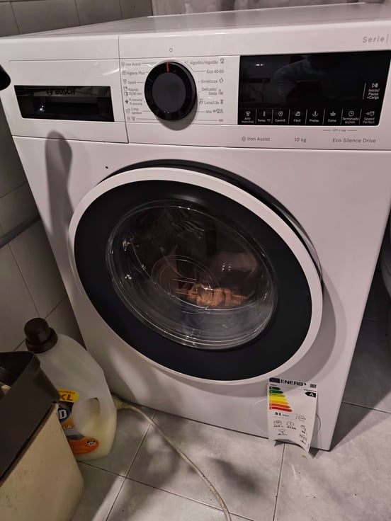 Bosch Electroménager WGG254Z0IT Série 6, Chargeur Frontal, Capacité 10kg, 1400RPM, Iron Assist: Réduit Les Rides Jusqu'à 50%, Système Anti-Tache, Blanc, 60 Cm